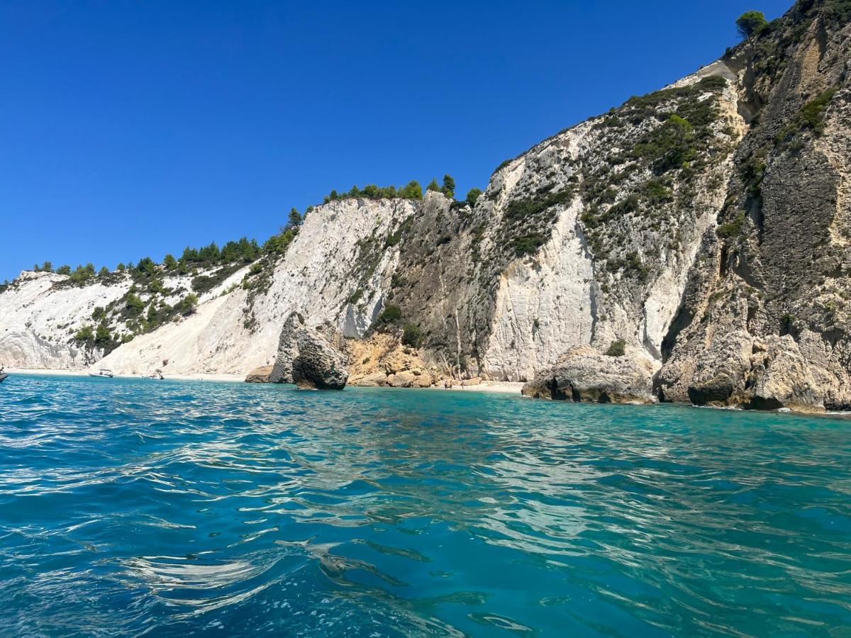 Apollonides Seafront Villa1 Aoede Lixouri Buitenkant foto