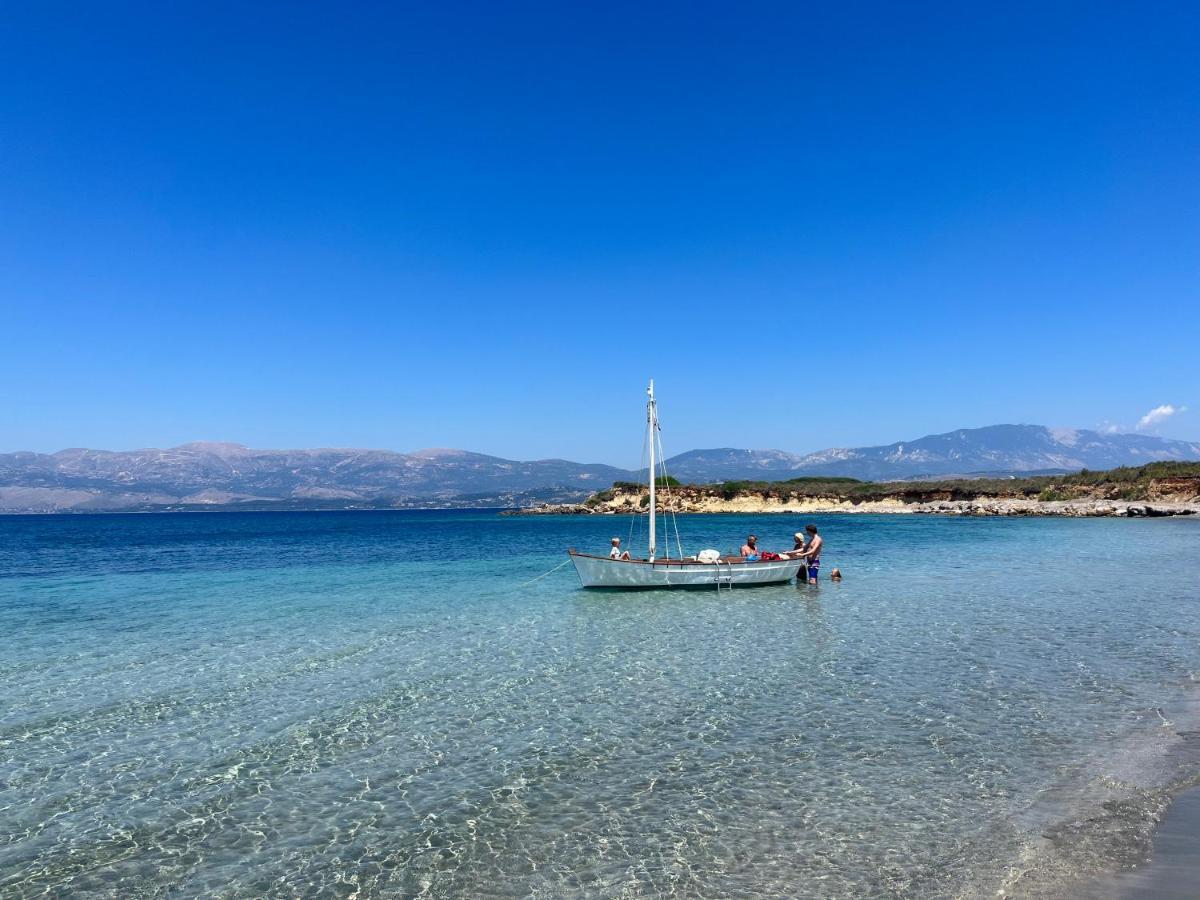 Apollonides Seafront Villa1 Aoede Lixouri Buitenkant foto