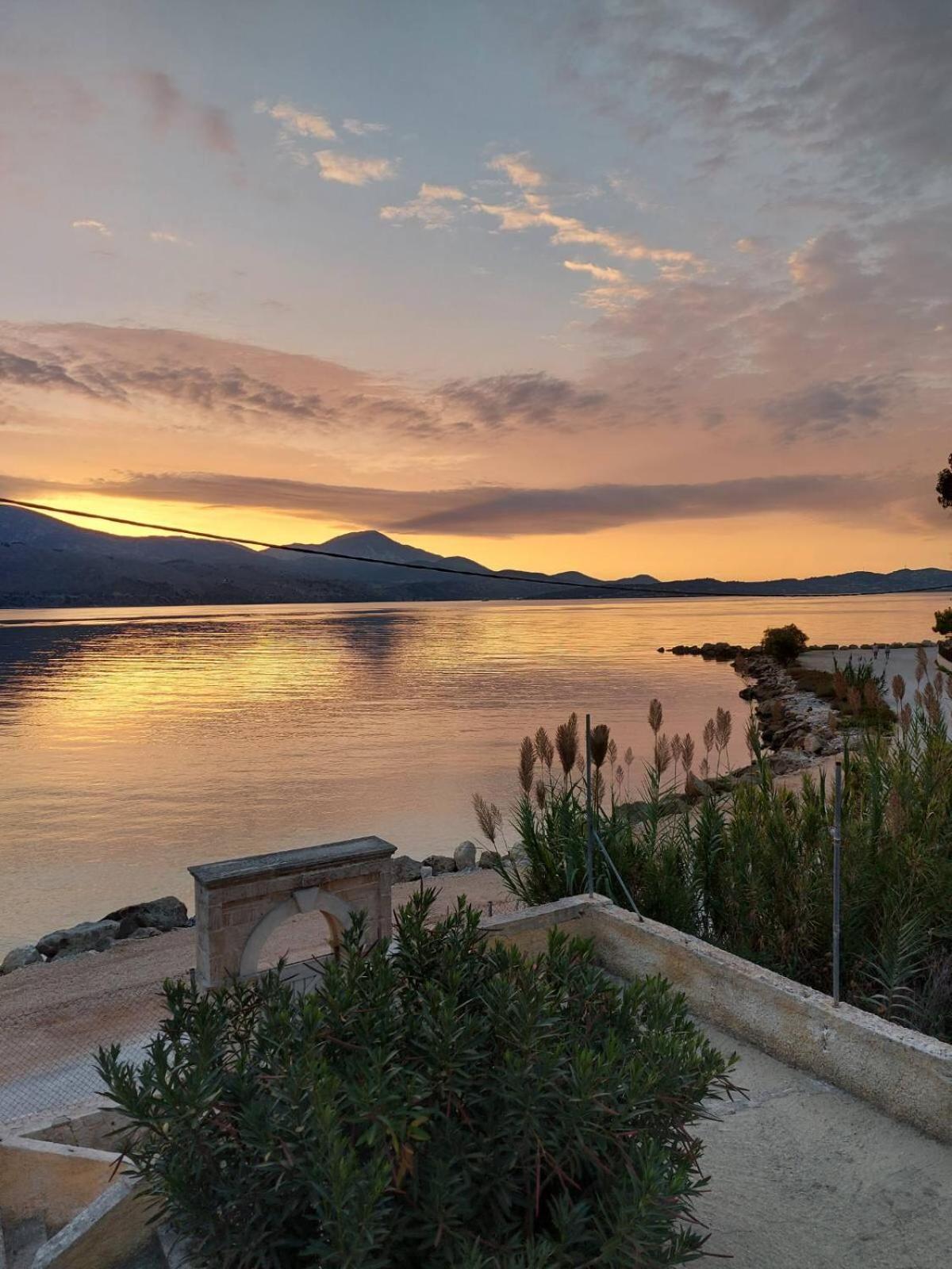 Apollonides Seafront Villa1 Aoede Lixouri Buitenkant foto